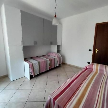 Casa Vacanza Laccata Con Posto Auto Gratuito Прая а Маре Екстериор снимка